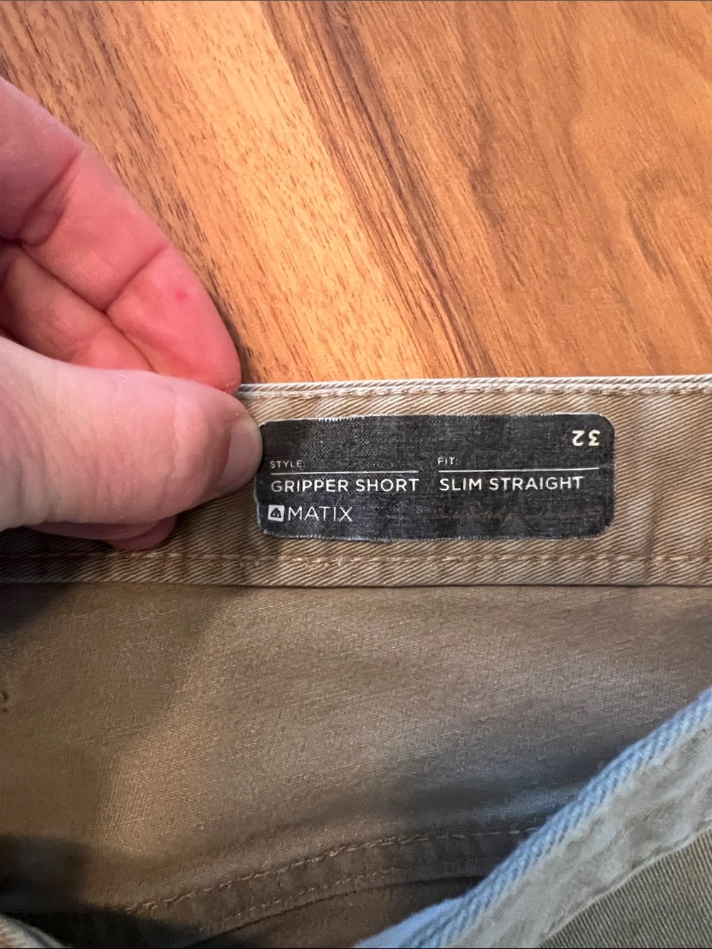 Men's Casual MATIX Khaki Shorts, size 32. - Picture 2 of 6